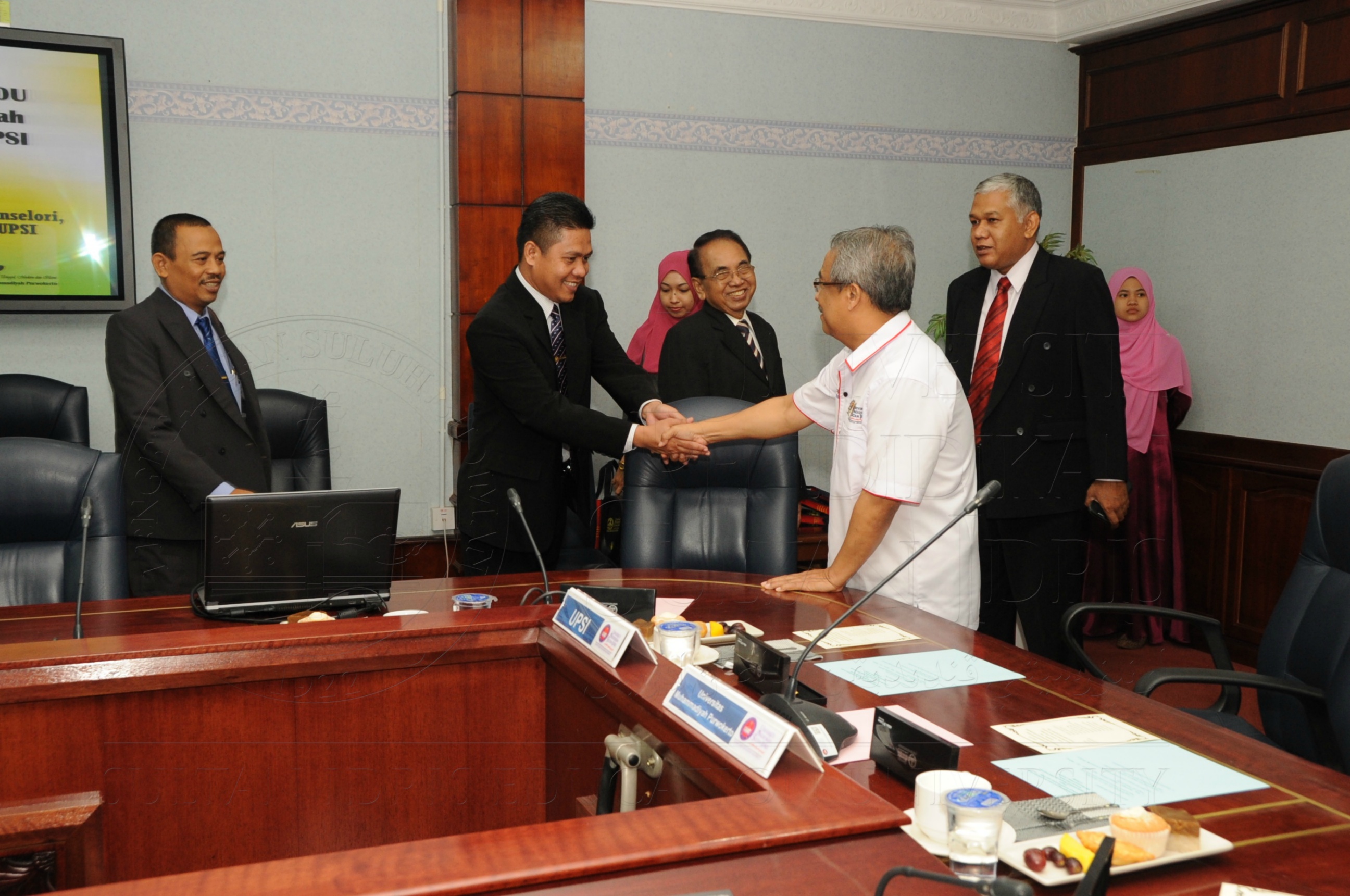 PRO16 6 Mou HAS 7830